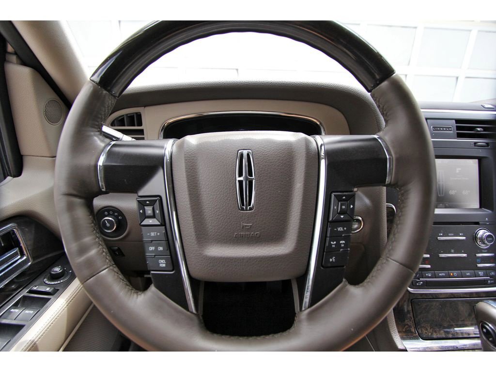 Used 2015 Lincoln Navigator 2WD image 13