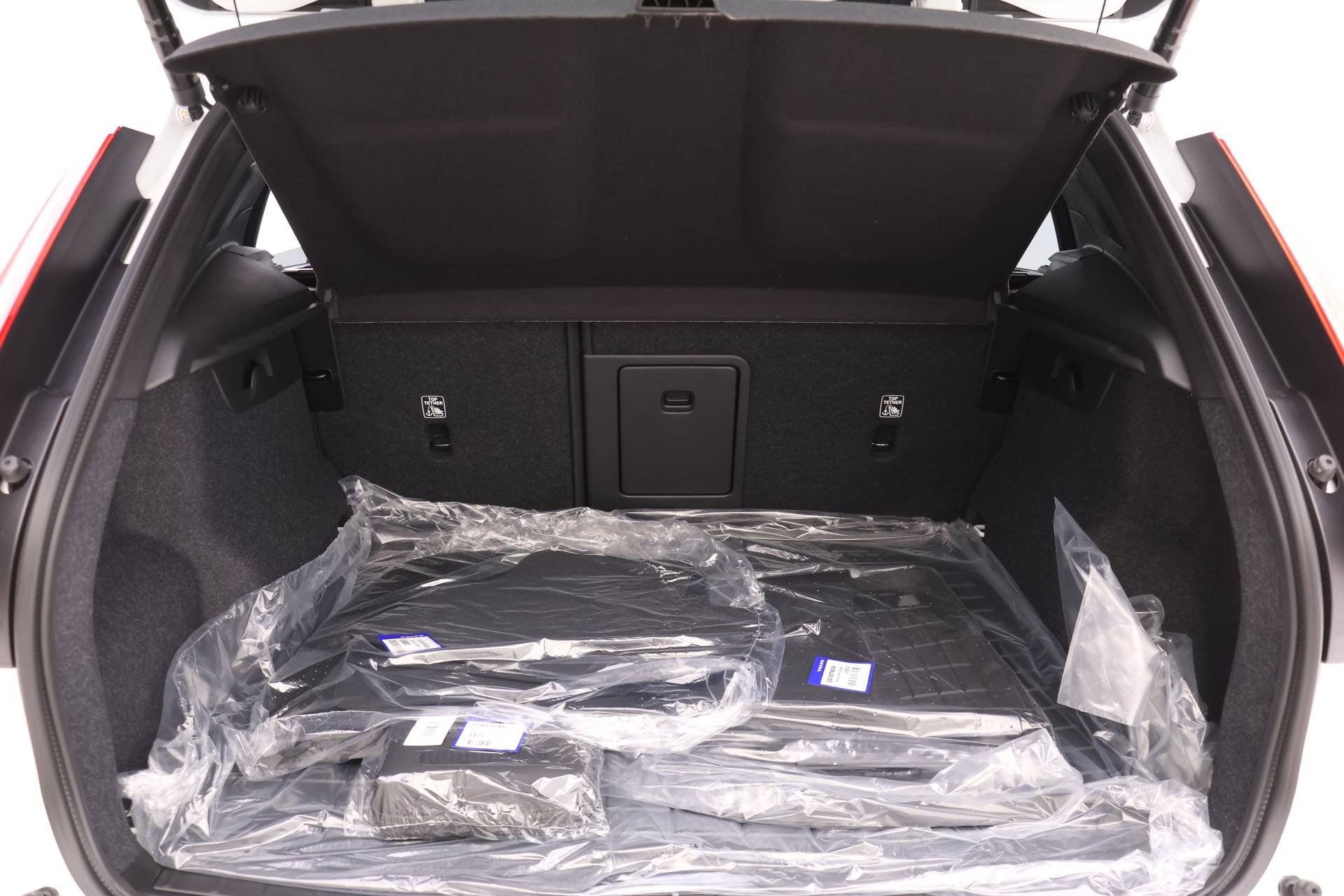 New 2026 Volvo XC40 B5 Core w/ Protection Package Premier AWD/4WD image 14