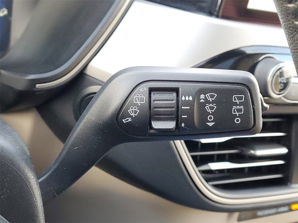 Used 2020 Ford Escape SE Sport image 23
