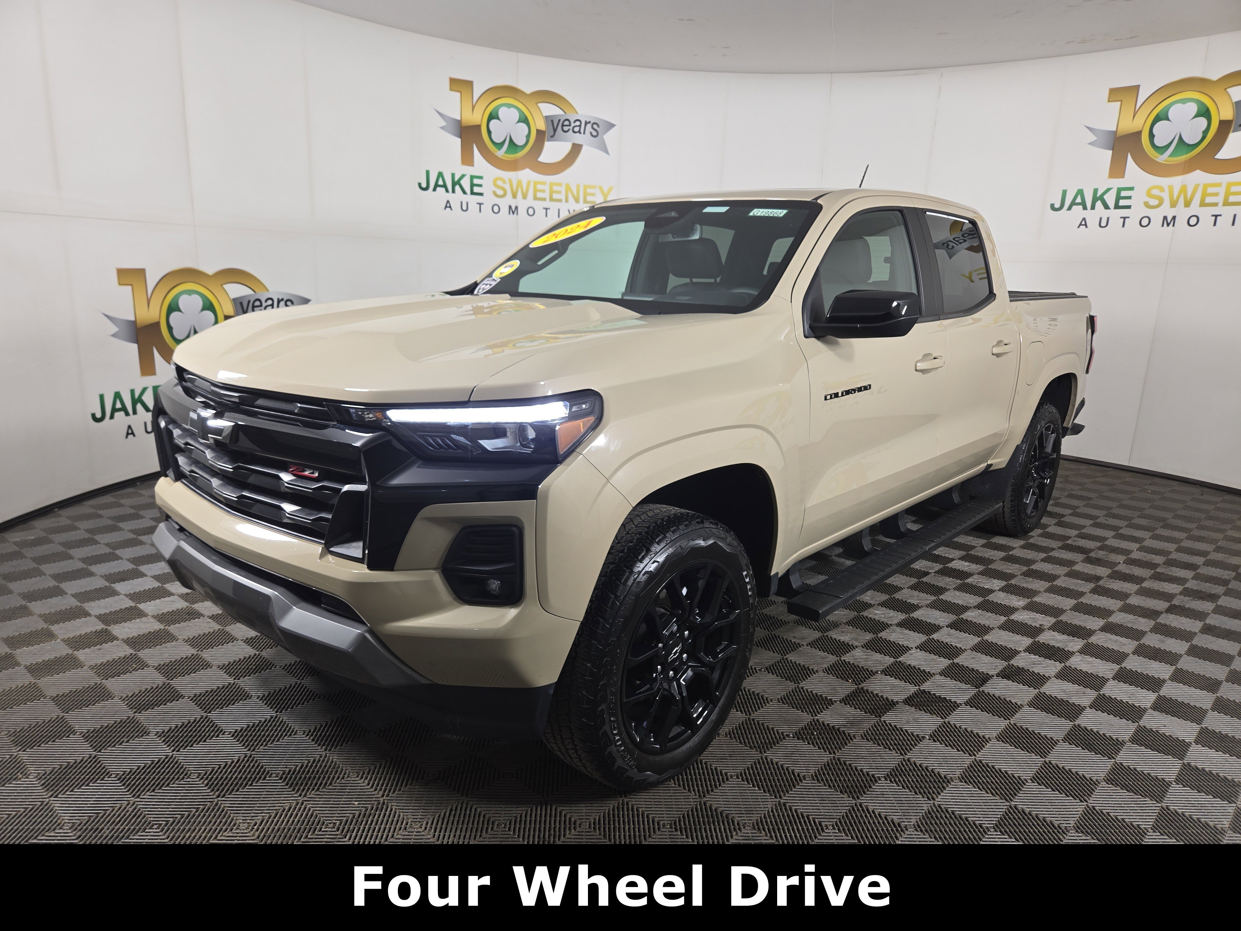 Certified 2024 Chevrolet Colorado Z71 w/ LPO, Dark Essentials Package image 3