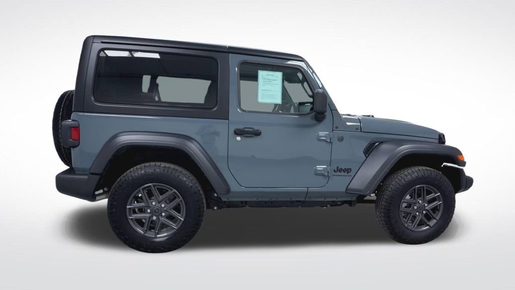 Used 2025 Jeep Wrangler Sport image 23