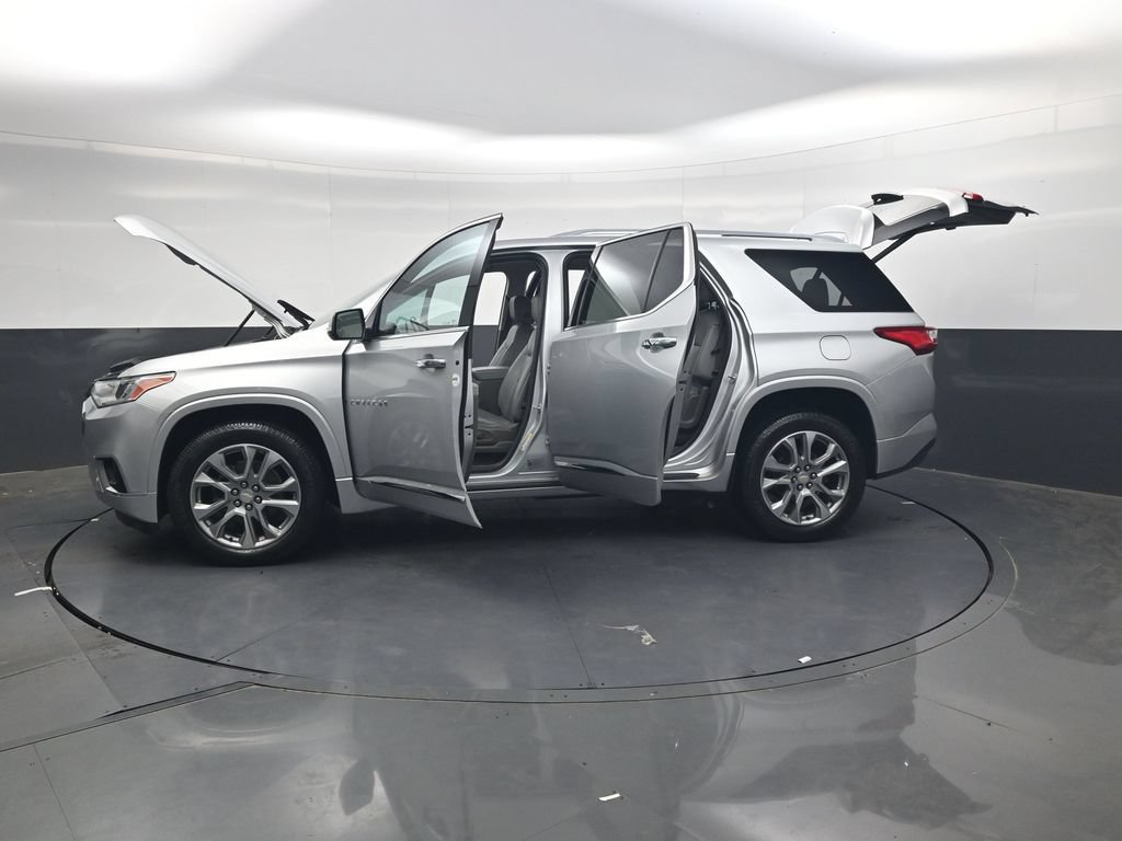 Used 2021 Chevrolet Traverse Premier FWD image 40