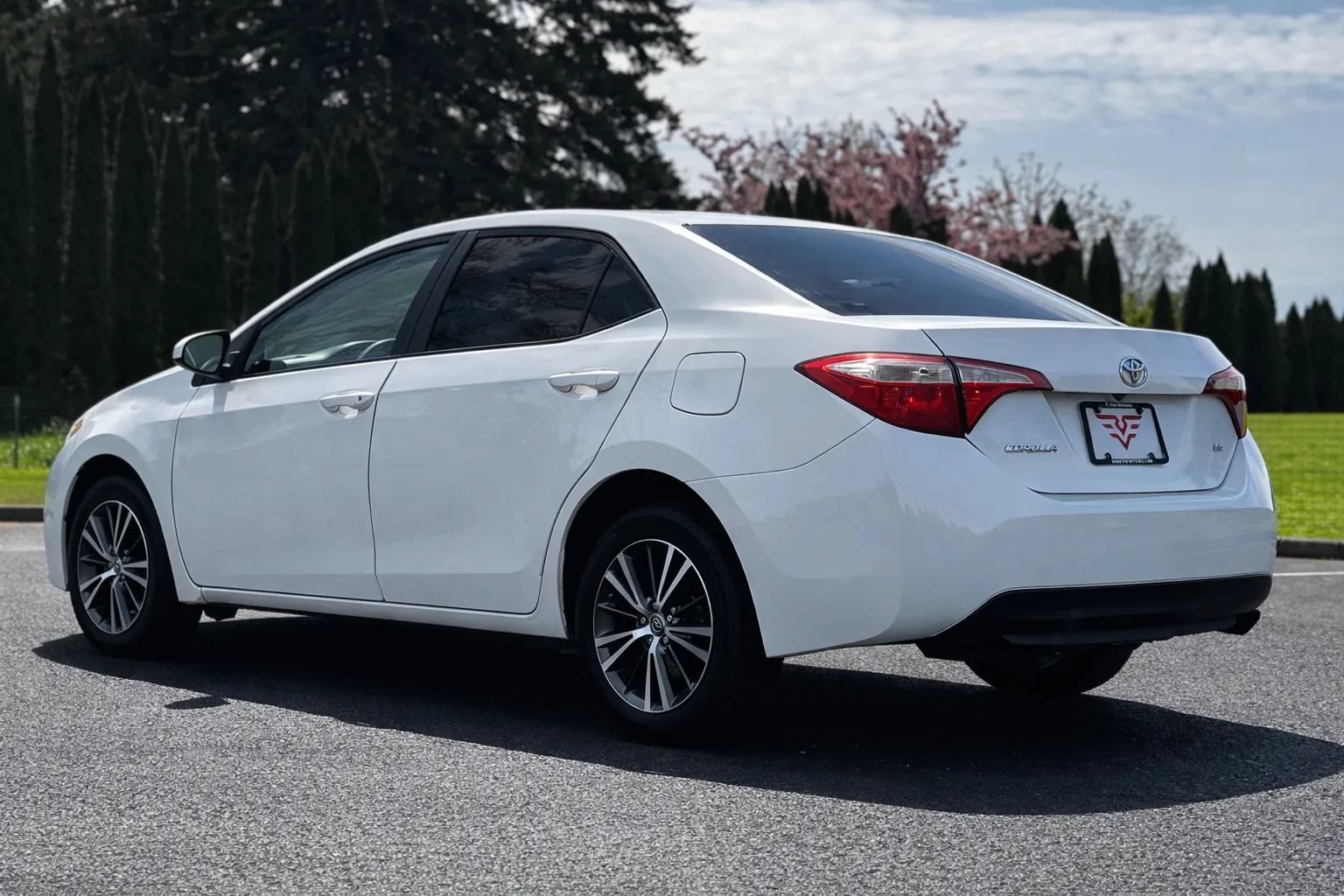 Used 2016 Toyota Corolla LE FWD image 6