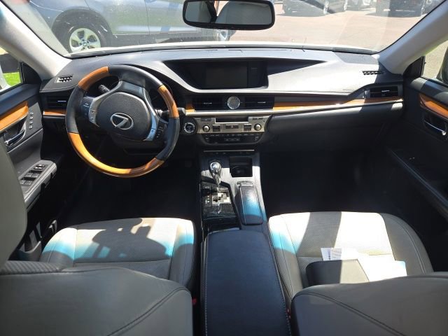 Used 2015 Lexus ES 300h w/ Navigation System Package FWD image 6