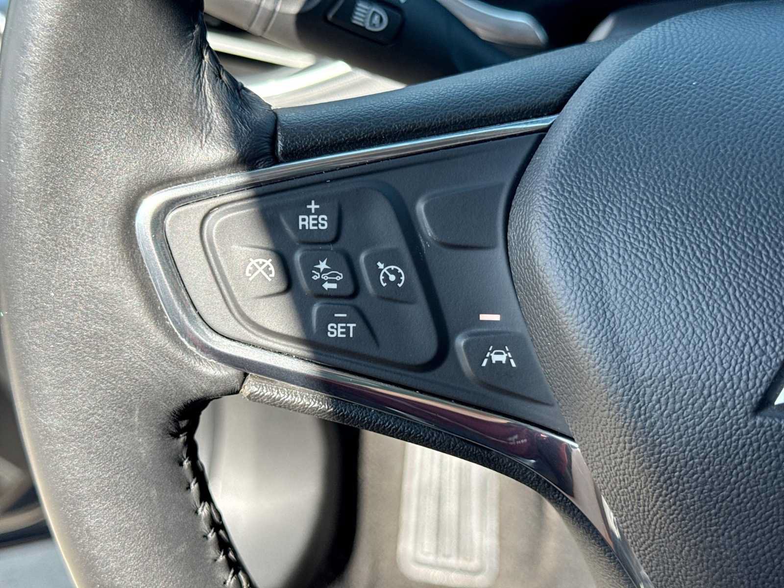 Used 2017 Chevrolet Malibu LT w/ Leather Package FWD image 22