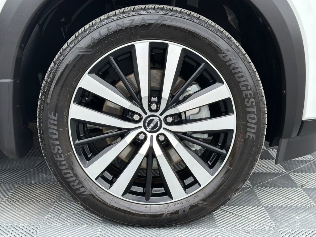 Used 2025 Nissan Pathfinder Platinum w/ Cargo Package FWD image 21