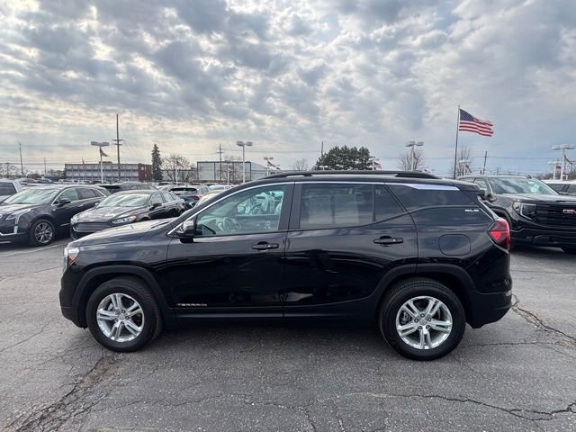 Used 2023 GMC Terrain SLE w/ Driver Convenience Package AWD/4WD image 9