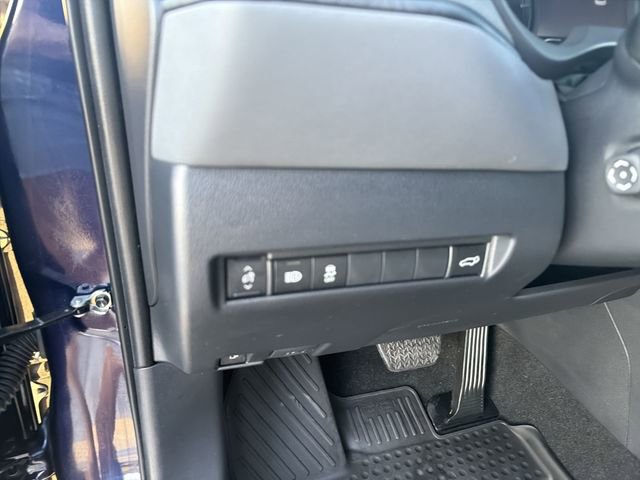 Certified 2024 Toyota Venza LE image 11