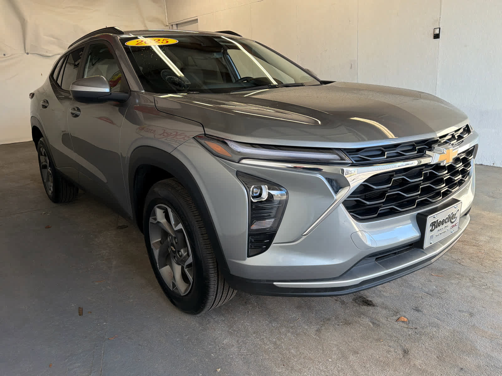 Used 2025 Chevrolet Trax LT w/ LT Convenience Package image 4