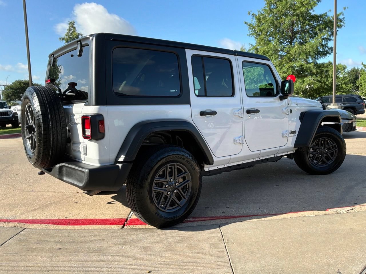 Used 2025 Jeep Wrangler Unlimited Sport AWD/4WD image 6
