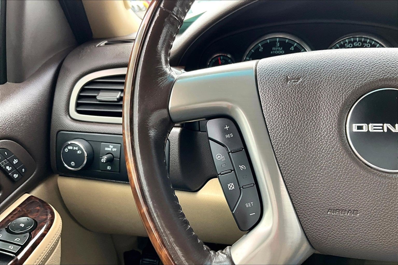 Used 2013 GMC Yukon Denali AWD/4WD image 19