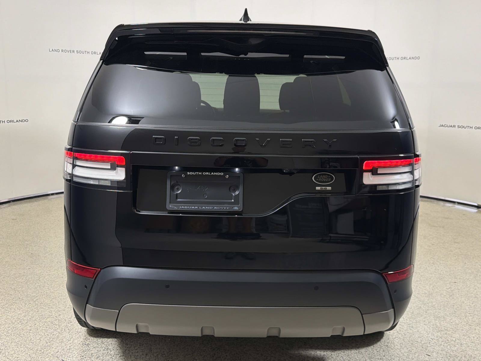 Used 2017 Land Rover Discovery SE AWD/4WD image 4