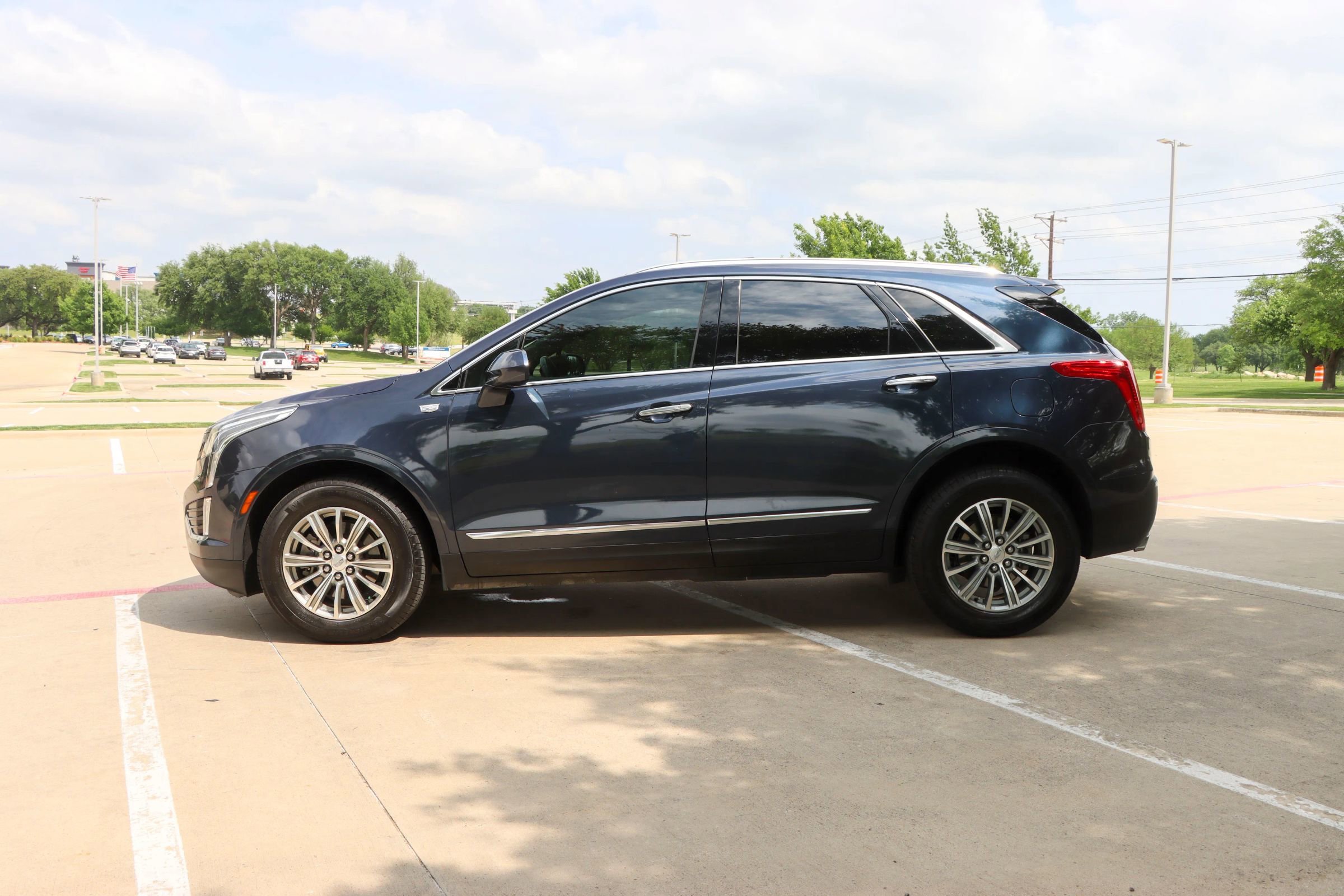 Used 2018 Cadillac XT5 Luxury w/ Driver Awareness Package FWD image 4