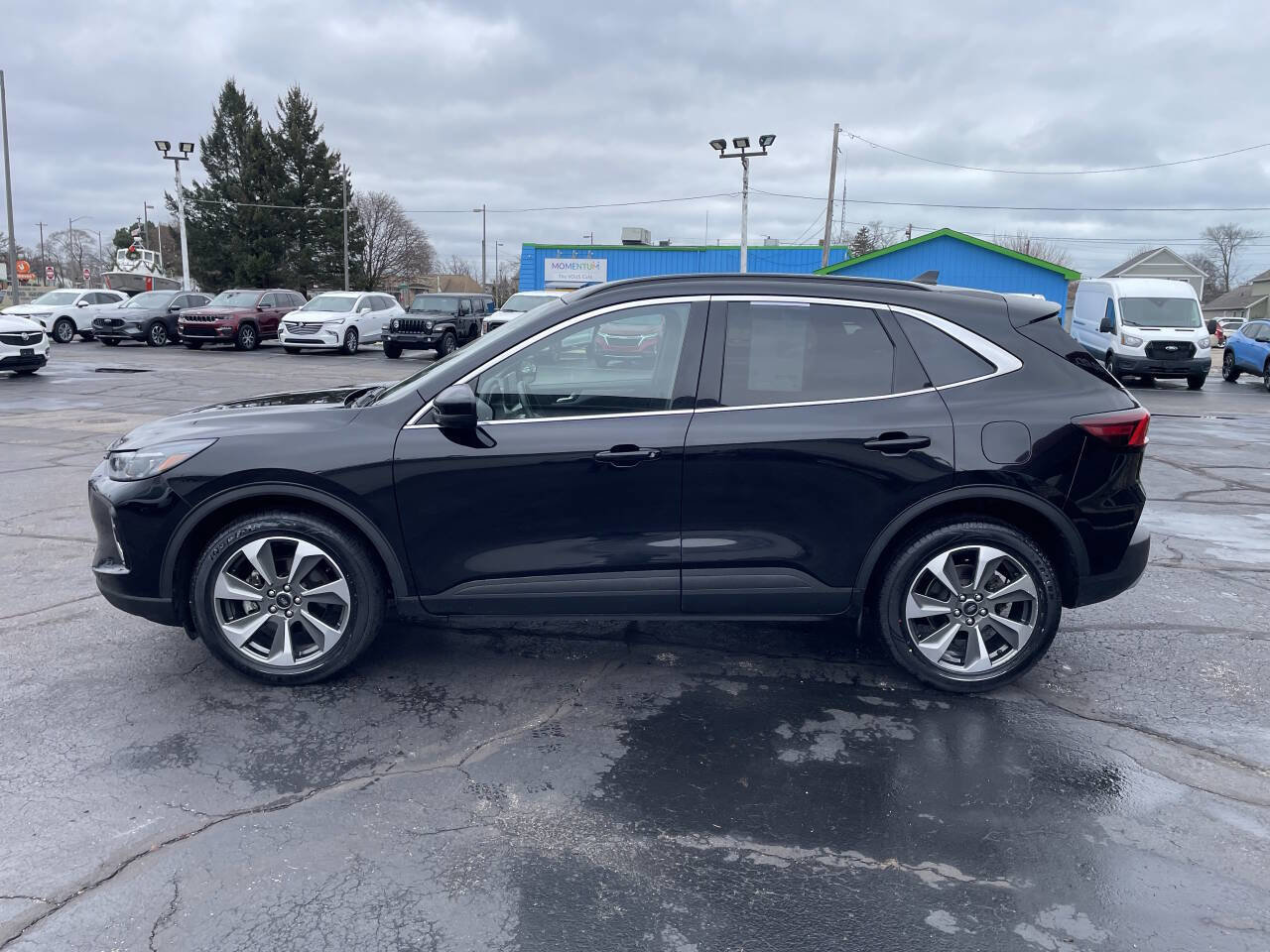 Used 2023 Ford Escape Platinum image 9