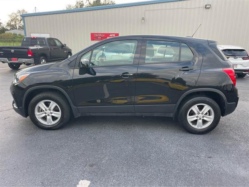 Used 2021 Chevrolet Trax LS image 1