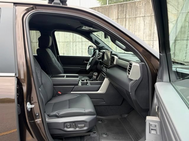 Used 2025 Toyota Tundra Limited AWD/4WD image 30