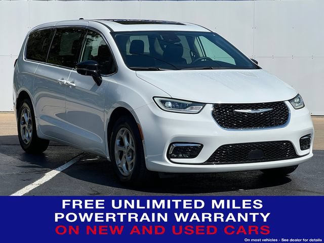 Used 2024 Chrysler Pacifica Limited w/ Uconnect Theater Family Group