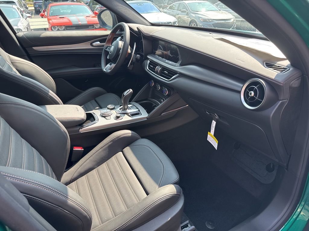 New 2025 Alfa Romeo Stelvio Sprint image 23