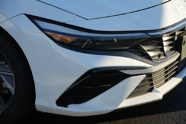 Used 2025 Hyundai Elantra SEL FWD image 4
