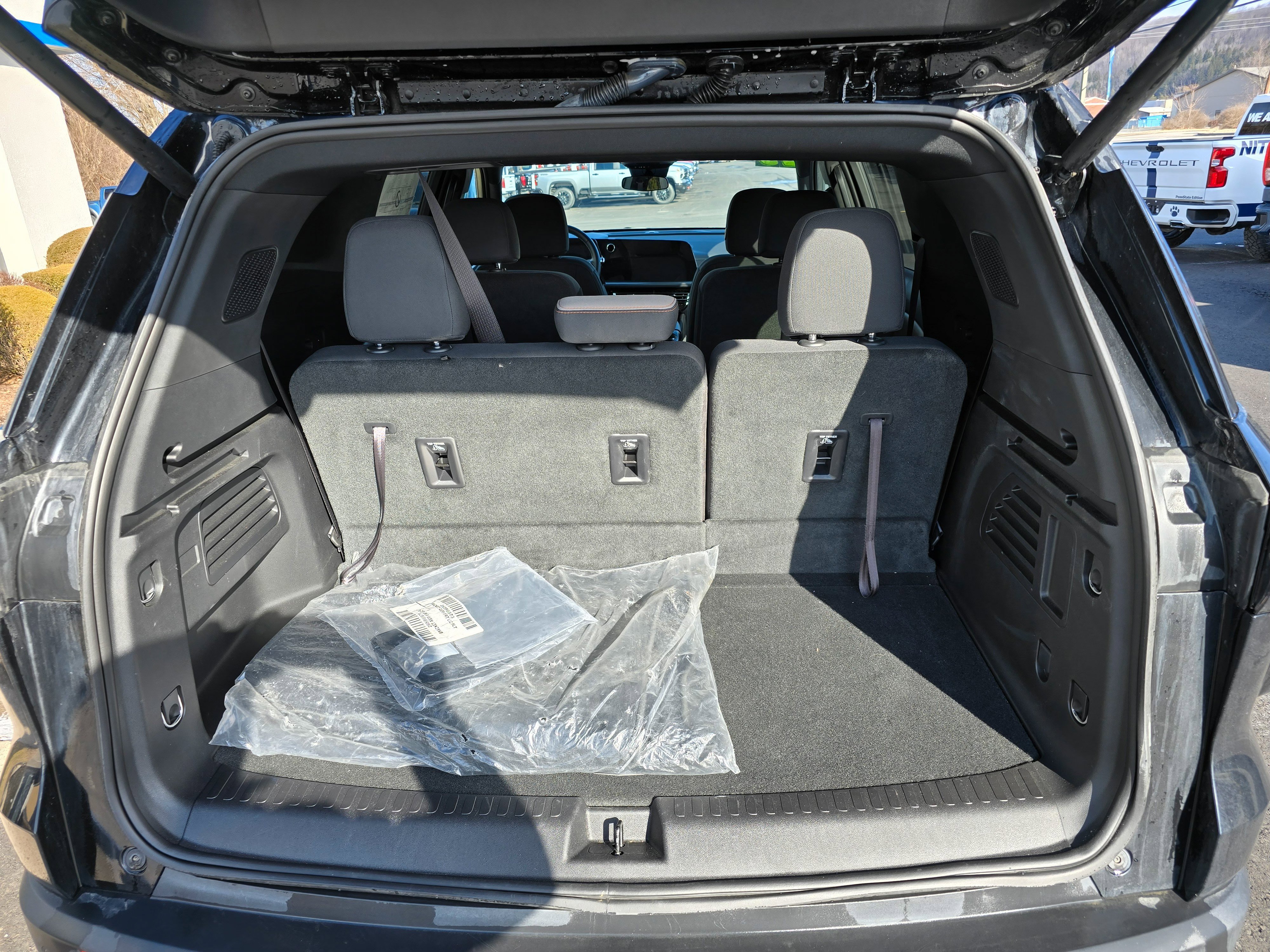 Used 2025 Chevrolet Traverse LT w/ Sun and Wheel Package image 10