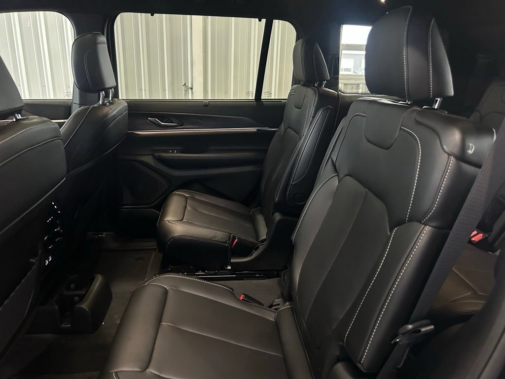 New 2025 Jeep Grand Cherokee L Limited w/ Luxury Tech Group II RWD image 11