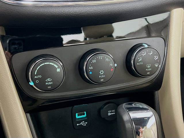 Used 2013 Chrysler 200 Limited image 17