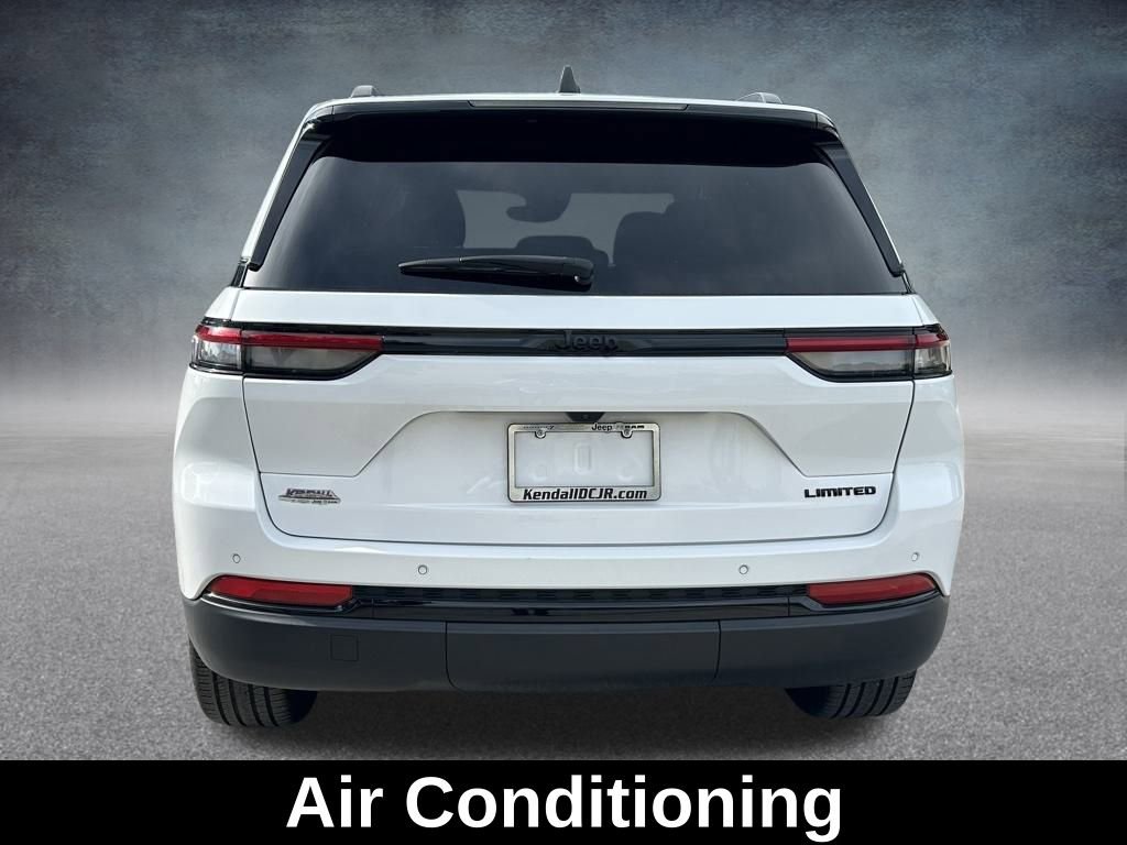 Certified 2024 Jeep Grand Cherokee Limited w/ Black Appearance Package image 8