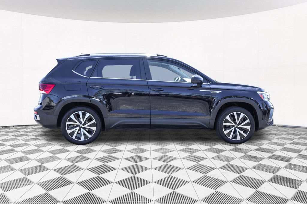 Certified 2023 Volkswagen Taos SE w/ Panoramic Sunroof Package AWD/4WD image 11