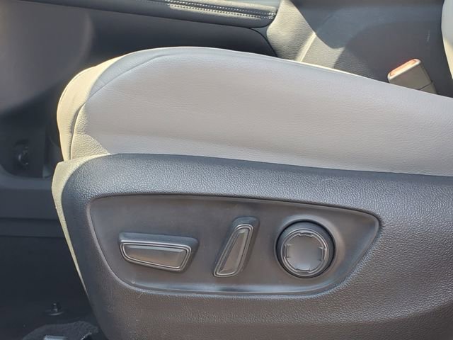 Used 2025 Toyota Sienna XLE FWD image 13