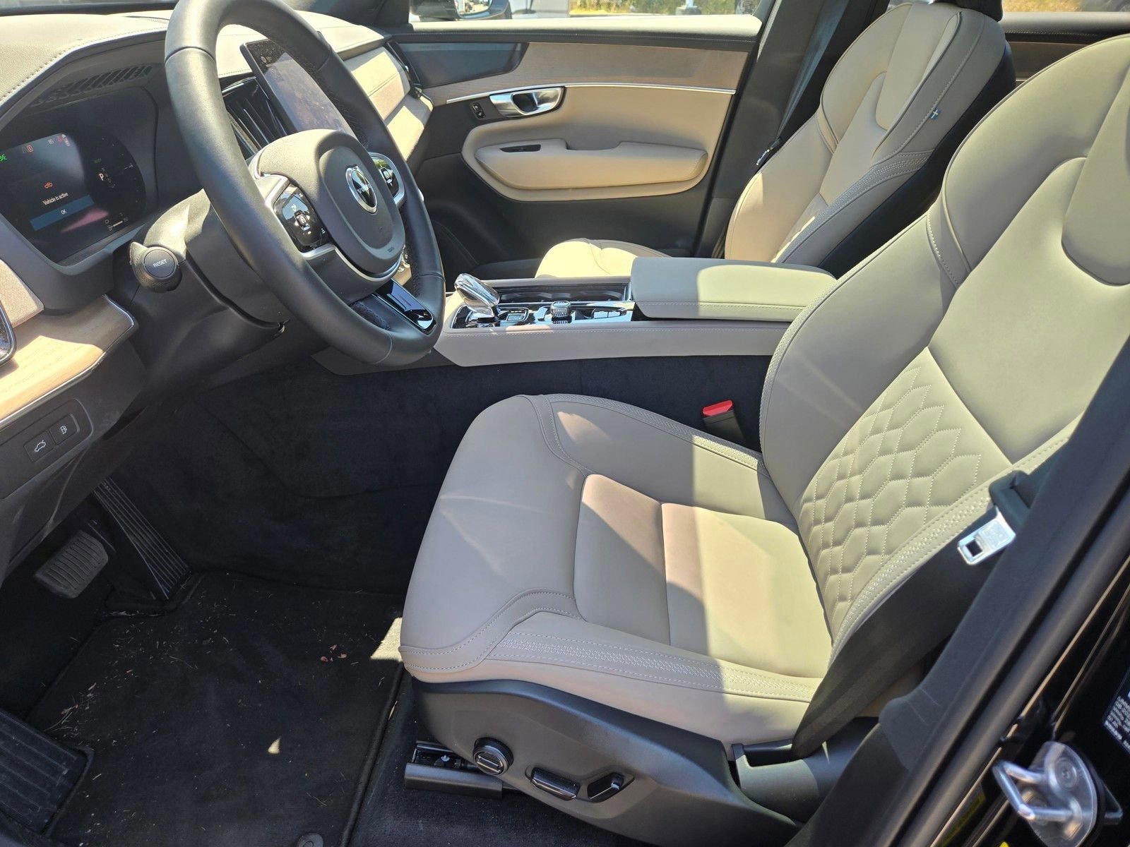 Used 2026 Volvo XC90 T8 Plus w/ Protection Package Premier AWD/4WD image 13