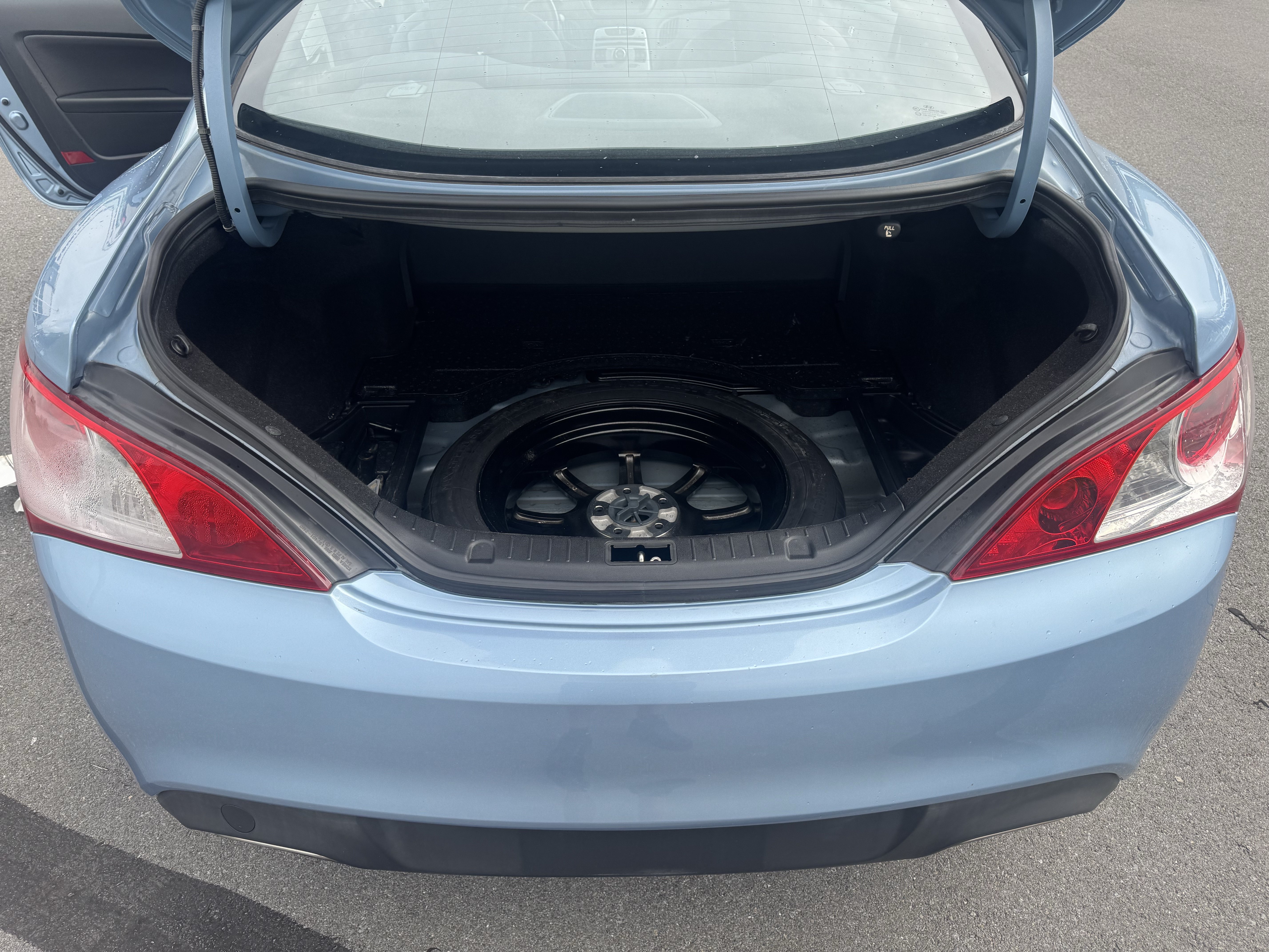Used 2010 Hyundai Genesis 3.8 RWD image 13