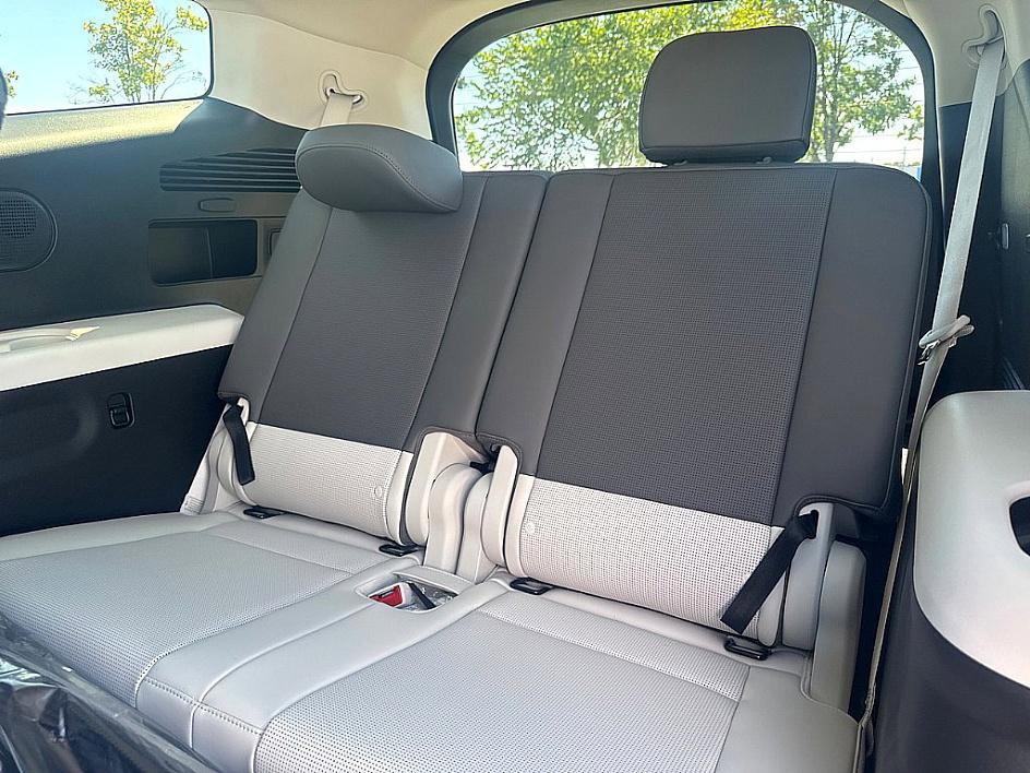 New 2026 Hyundai Ioniq 9 SEL image 8