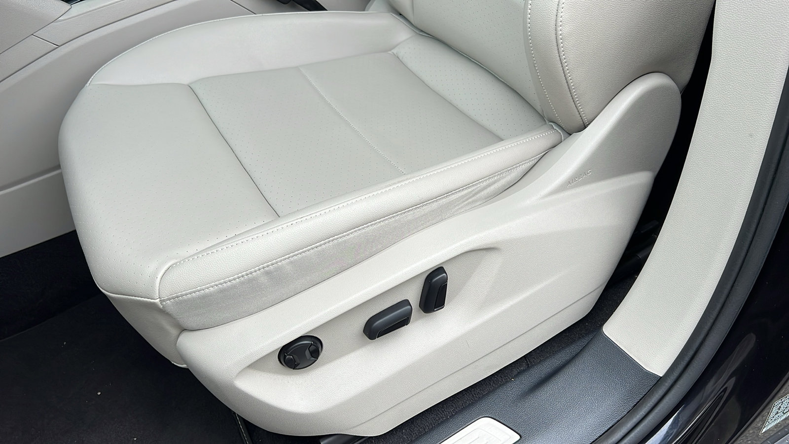 Used 2022 Volkswagen Atlas SE image 18