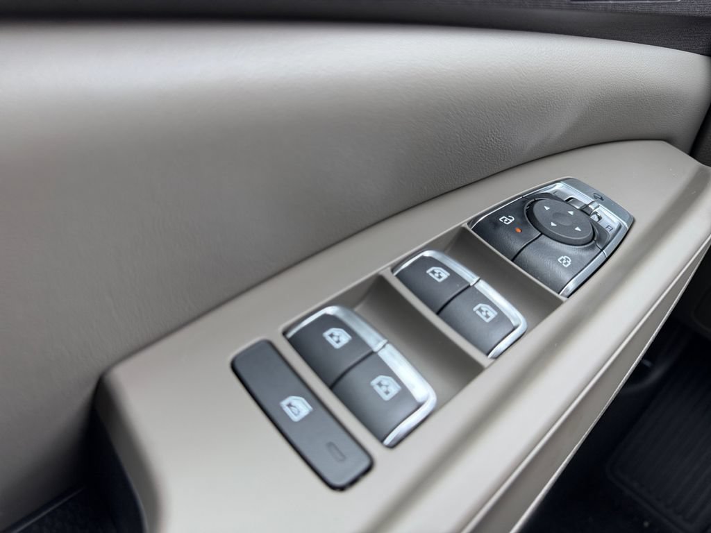 New 2026 Kia Carnival EX FWD image 28