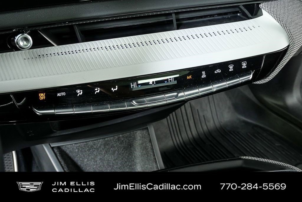 Certified 2025 Cadillac Optiq Luxury 2 w/ LPO, Floor Liner Package AWD/4WD image 18