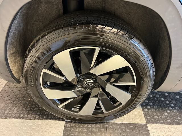 Certified 2024 Volkswagen Atlas Cross Sport SE FWD image 15
