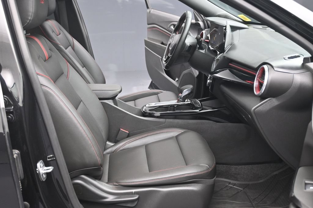 Used 2024 Chevrolet Trax RS w/ Sunroof Package FWD image 11