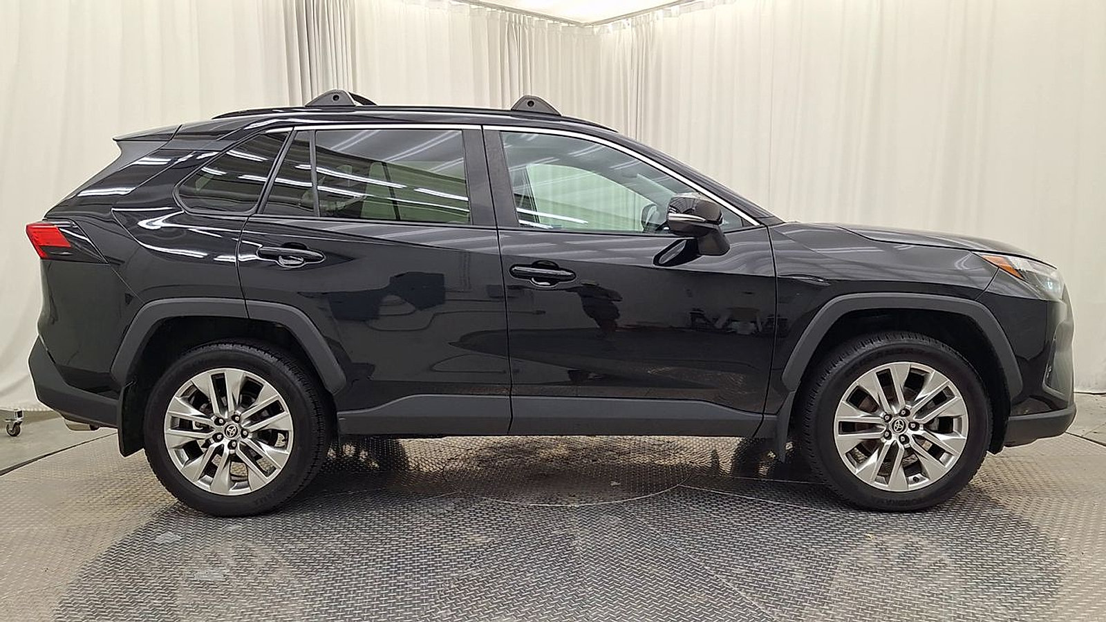 Certified 2022 Toyota RAV4 XLE Premium AWD/4WD image 7