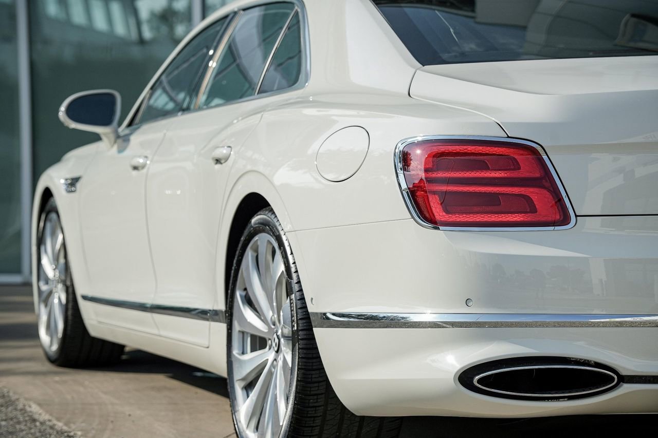 New 2026 Bentley Flying Spur Plug-In Hybrid image 11