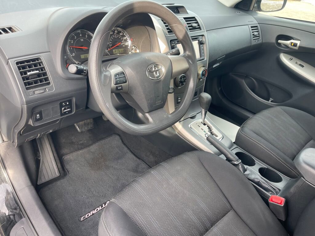Used 2013 Toyota Corolla S image 9