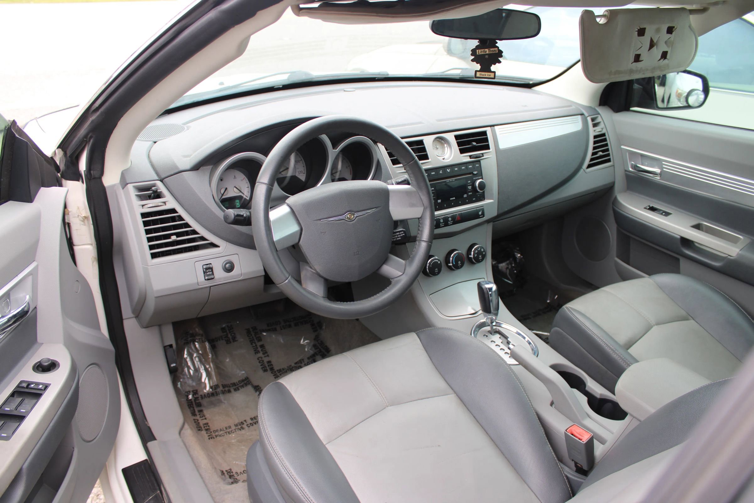 Used 2008 Chrysler Sebring Touring w/ Special Touring Group FWD image 2