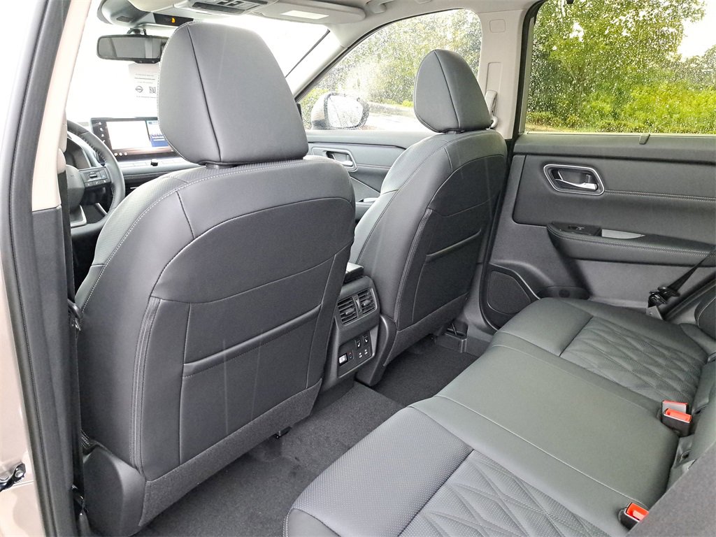 New 2026 Nissan Rogue Platinum image 11