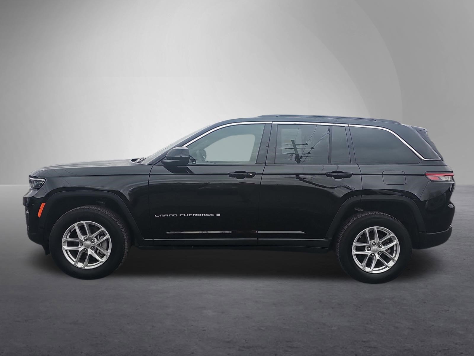 Used 2025 Jeep Grand Cherokee Laredo X w/ Luxury Tech Group I AWD/4WD image 7