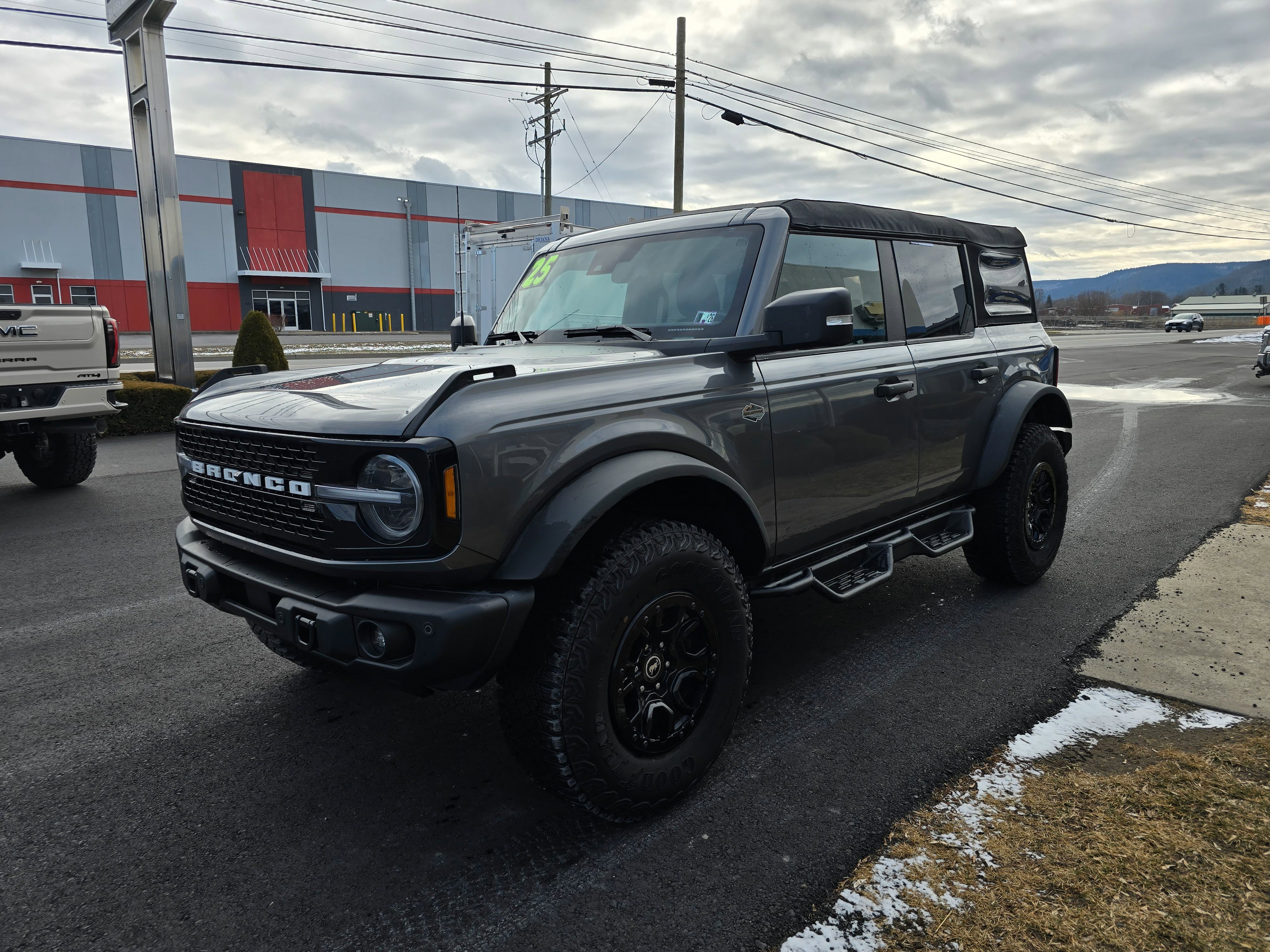Used 2023 Ford Bronco Wildtrak image 7