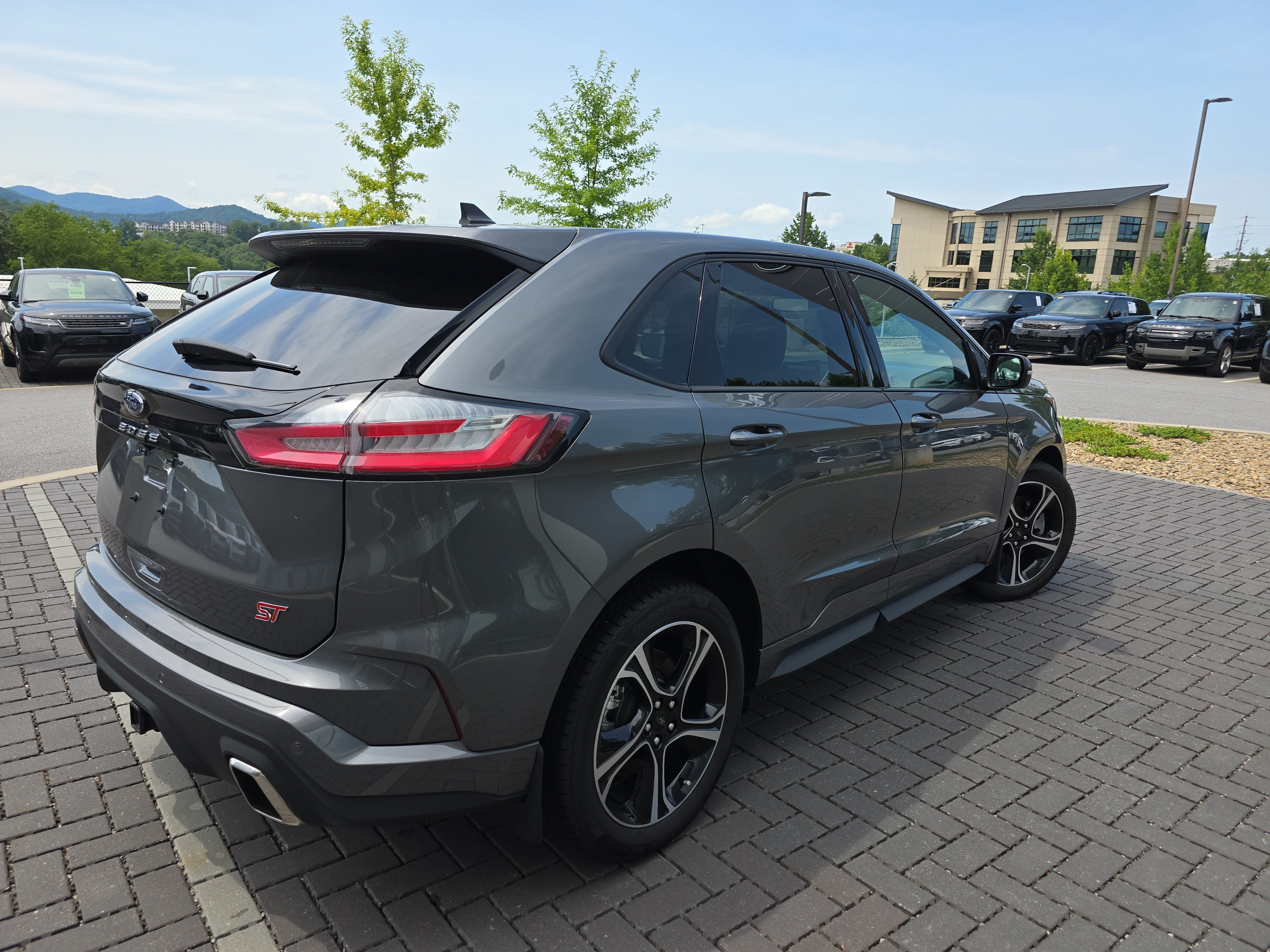 Used 2023 Ford Edge ST AWD/4WD image 5