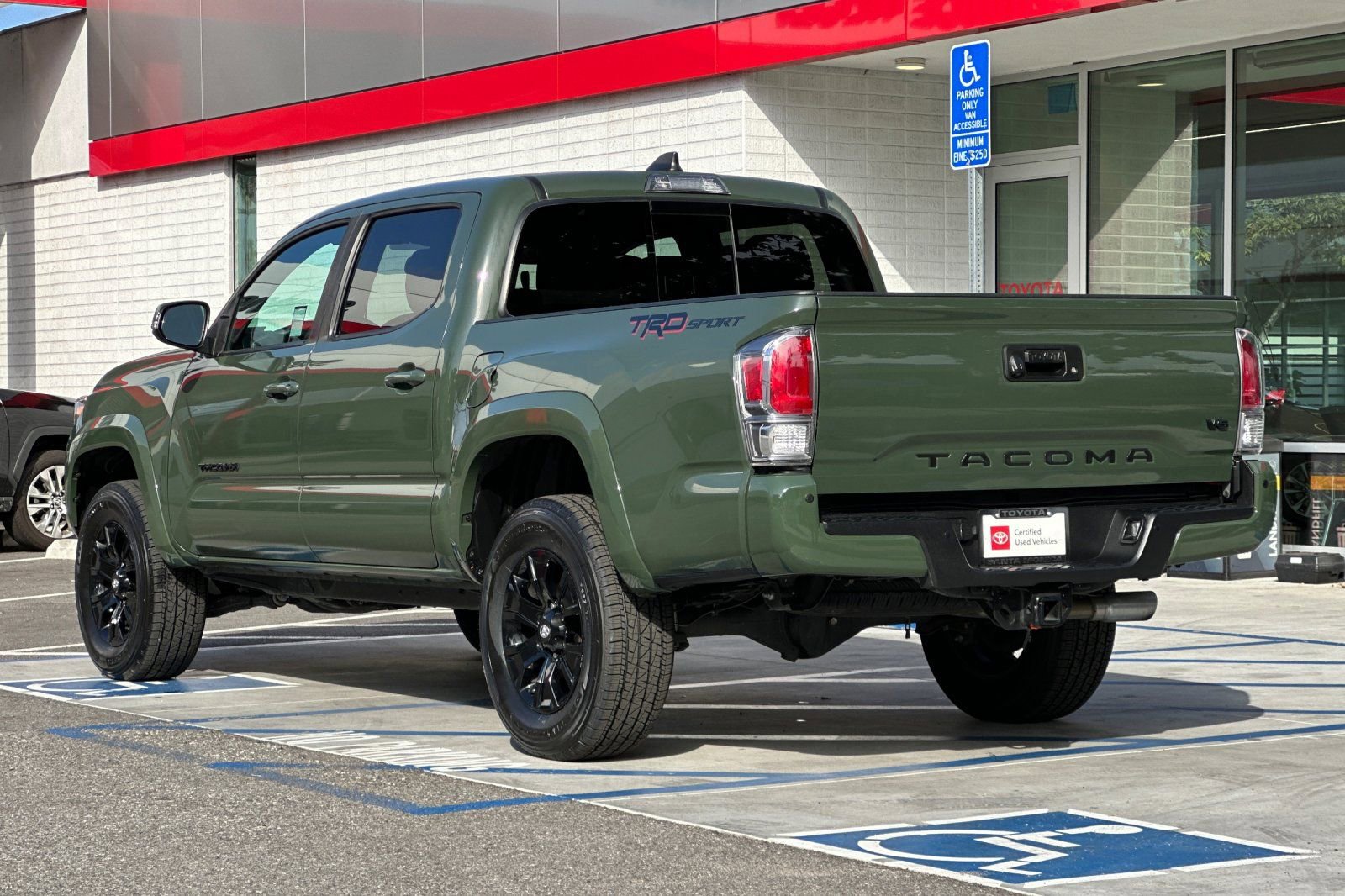 Used 2022 Toyota Tacoma TRD Sport w/ Technology Package RWD image 6