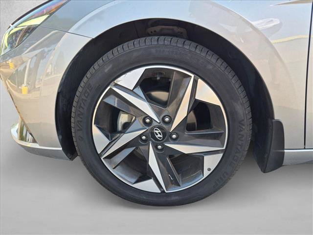 Used 2022 Hyundai Elantra SEL w/ Convenience + Premium Package FWD image 22