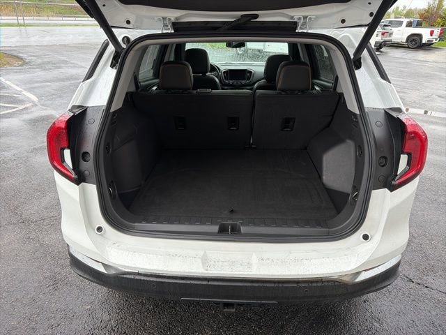 Used 2023 GMC Terrain AT4 w/ GMC Pro Grade Package AWD/4WD image 17