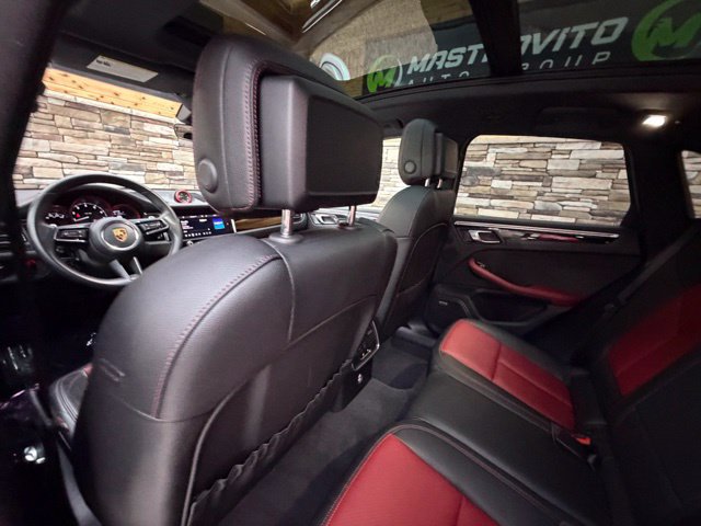 Used 2022 Porsche Macan AWD/4WD image 34