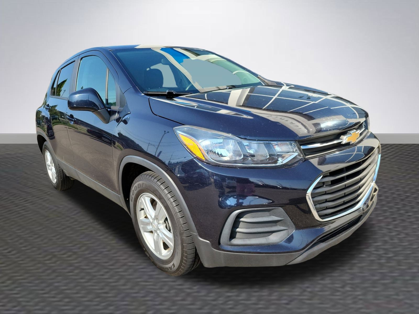 Used 2021 Chevrolet Trax LS w/ Tint and Cruise Package